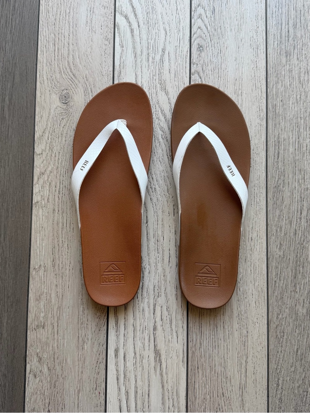 Reef Women’s Brown Footbed Flip Flops with White Straps size 11